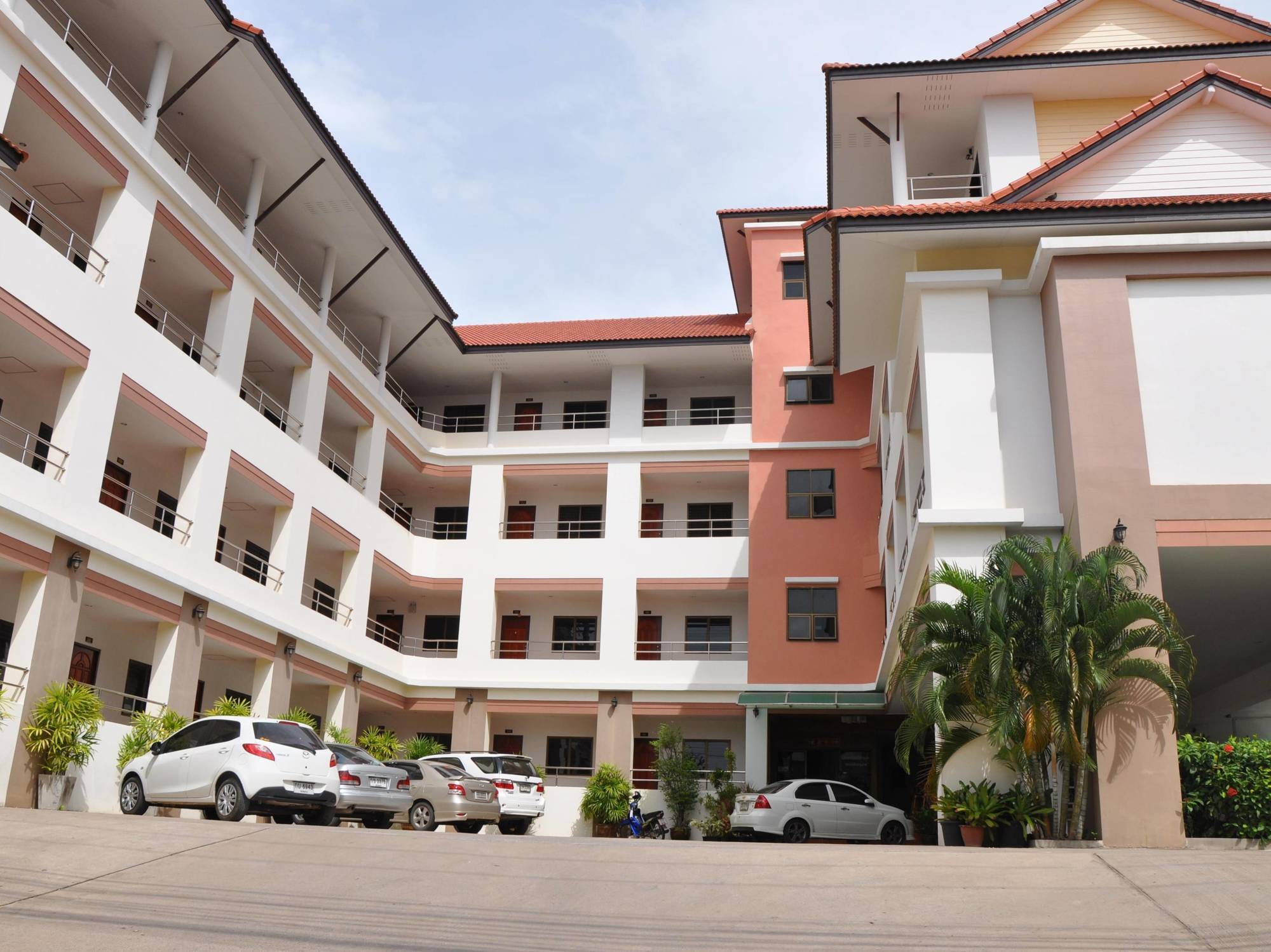 Jj Palace เจเจ พาเลซ Ban Si Than Exterior photo
